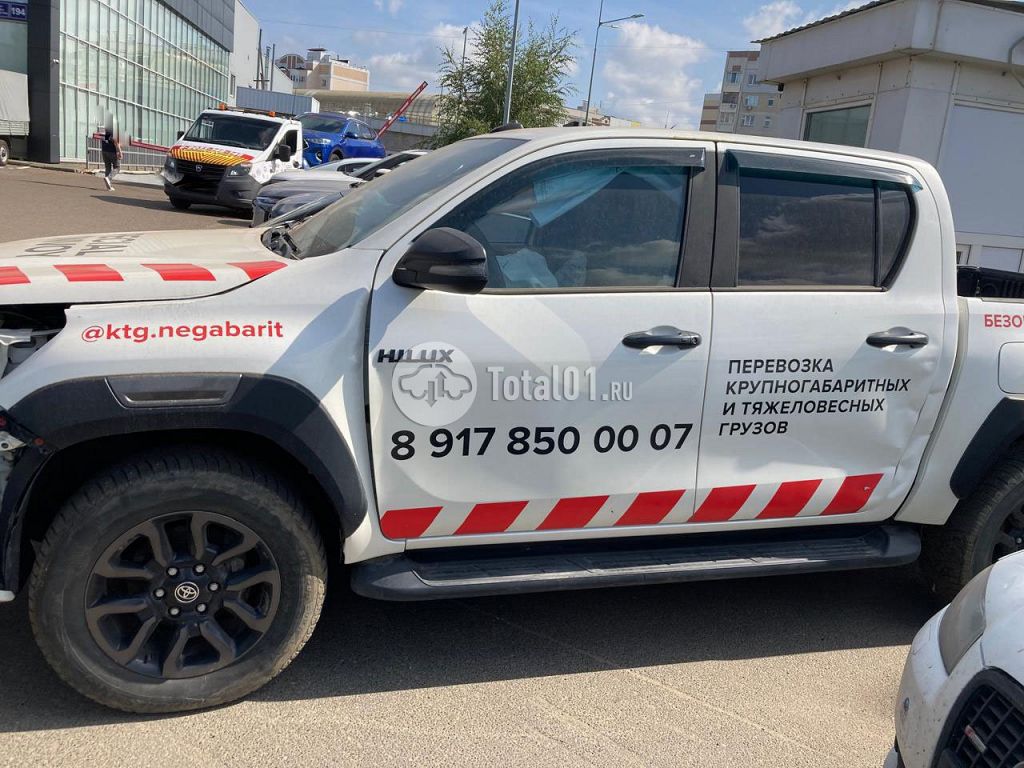 Фото Toyota Hilux 8