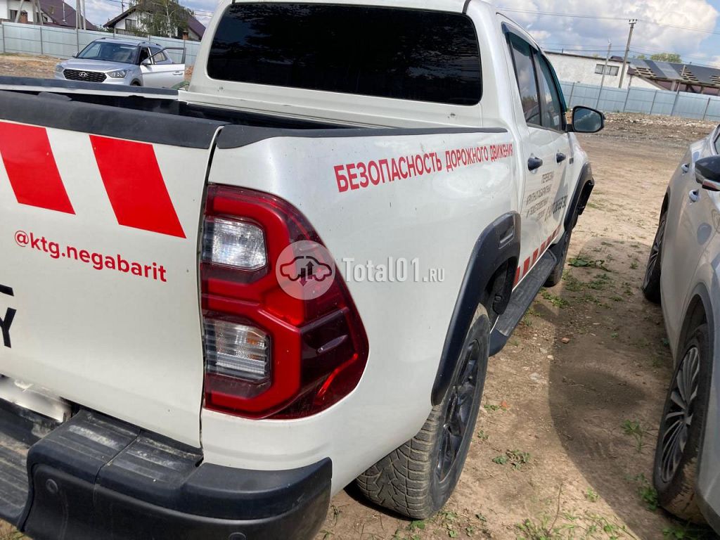 Фото Toyota Hilux 14