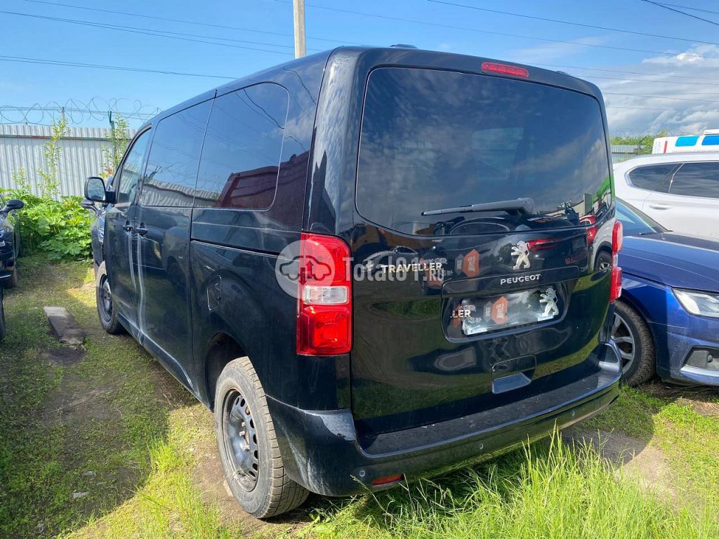 Фото Peugeot Traveller 10
