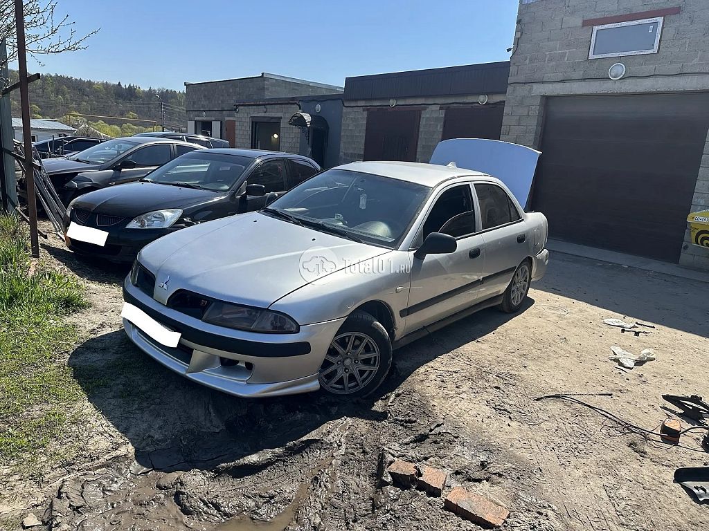 Фото Mitsubishi Carisma 4