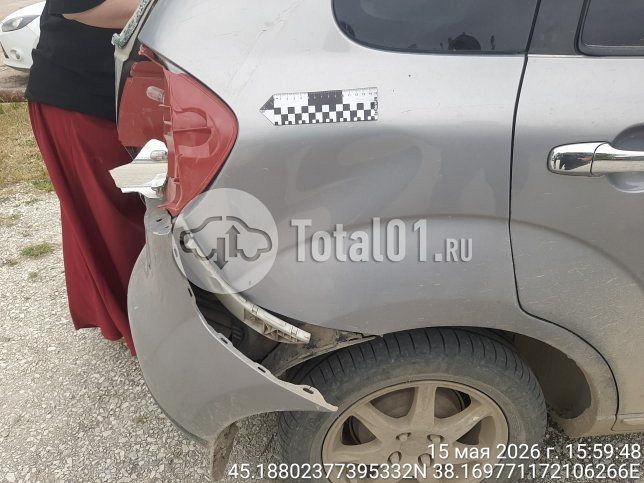 Фото Mazda Verisa 36