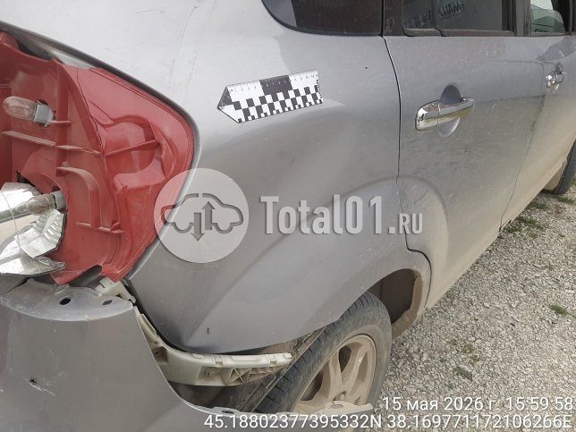 Фото Mazda Verisa 42