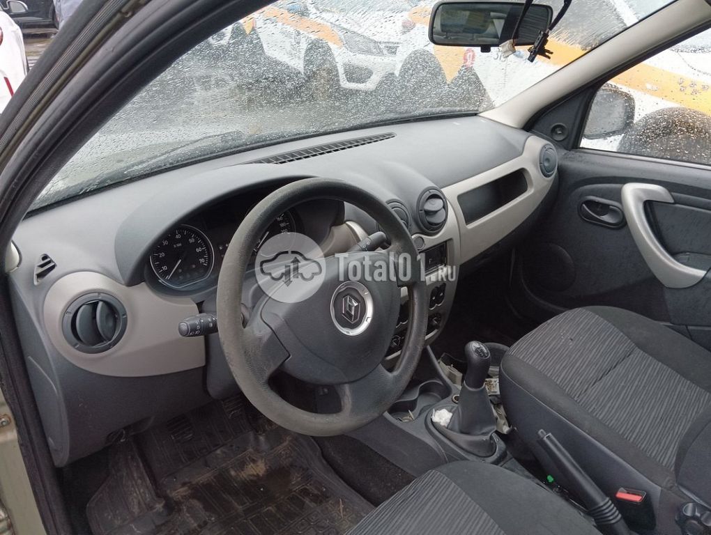 Фото Renault Logan 80