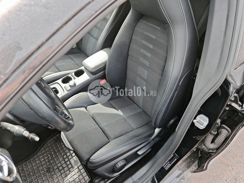 Фото Mercedes-Benz CLA-класс 100
