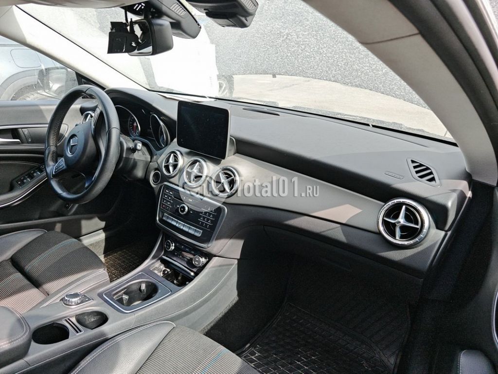 Фото Mercedes-Benz CLA-класс 154