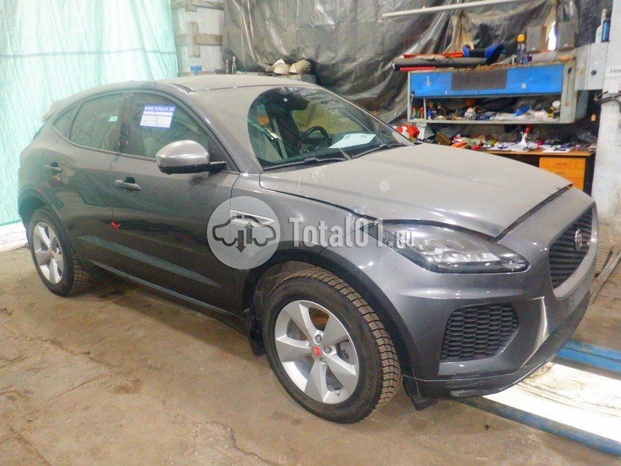 Фото Jaguar E-Pace 6