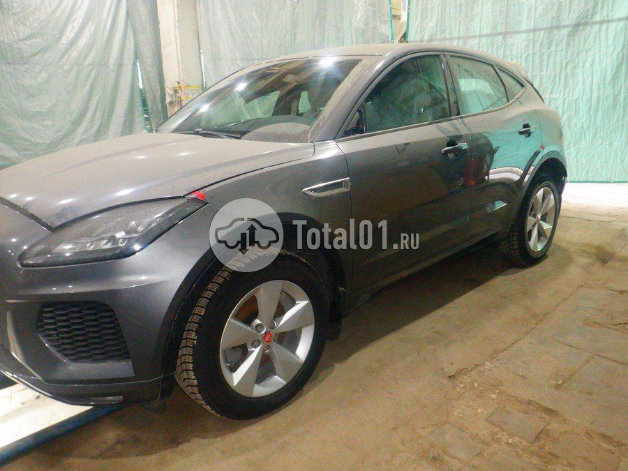 Фото Jaguar E-Pace 10