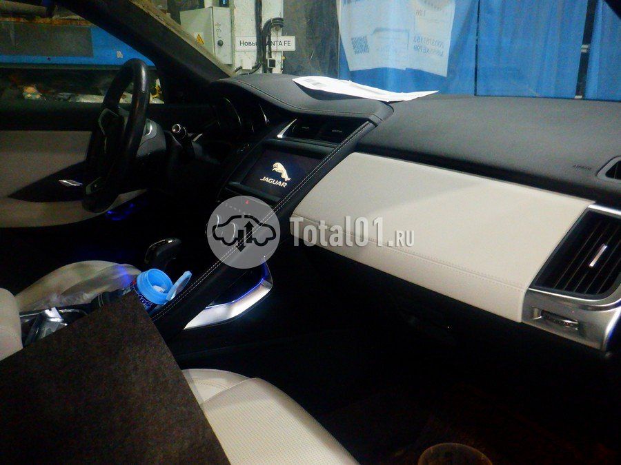 Фото Jaguar E-Pace 26
