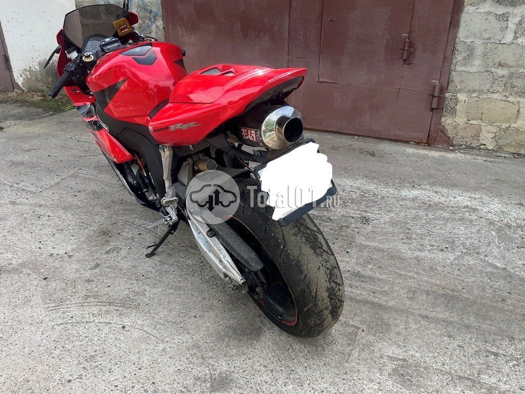 Фото Honda CBR1100XX 8