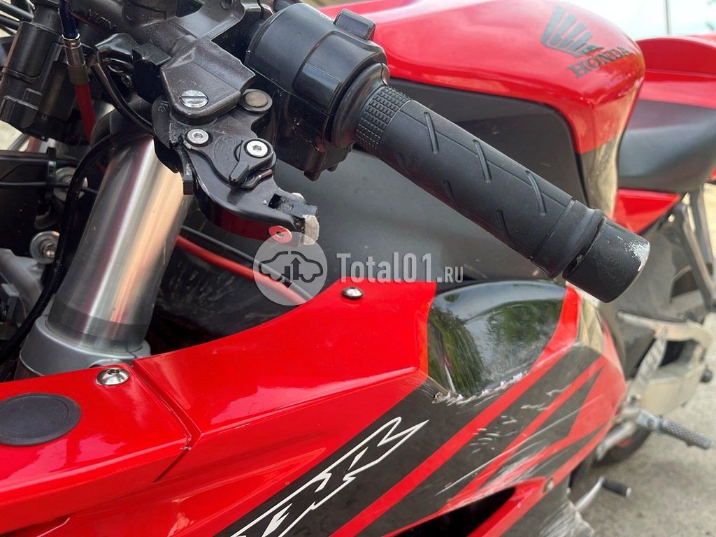 Фото Honda CBR1100XX 10