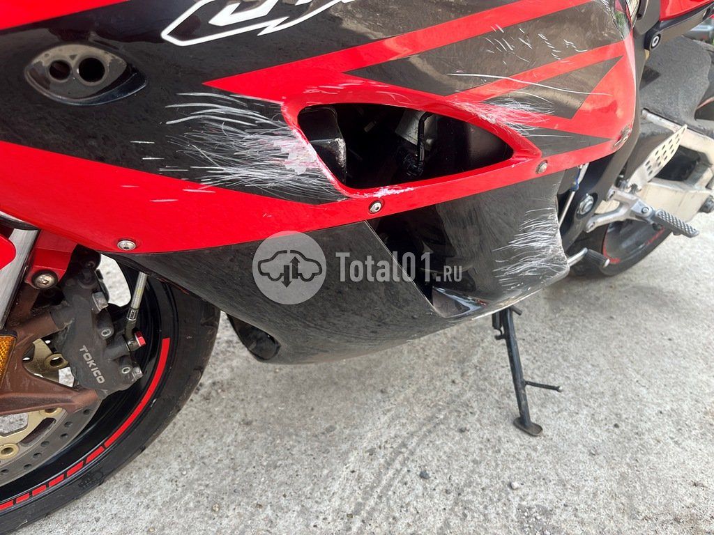 Фото Honda CBR1100XX 12