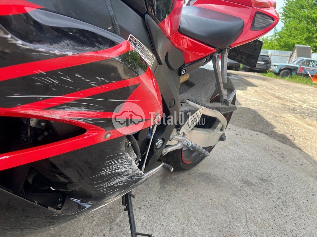 Фото Honda CBR1100XX 14