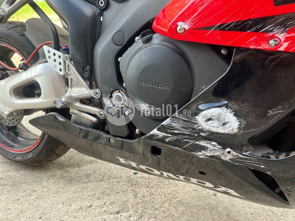 Фото Honda CBR1100XX 30