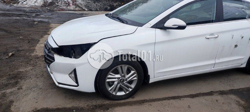 Фото Hyundai Elantra 10