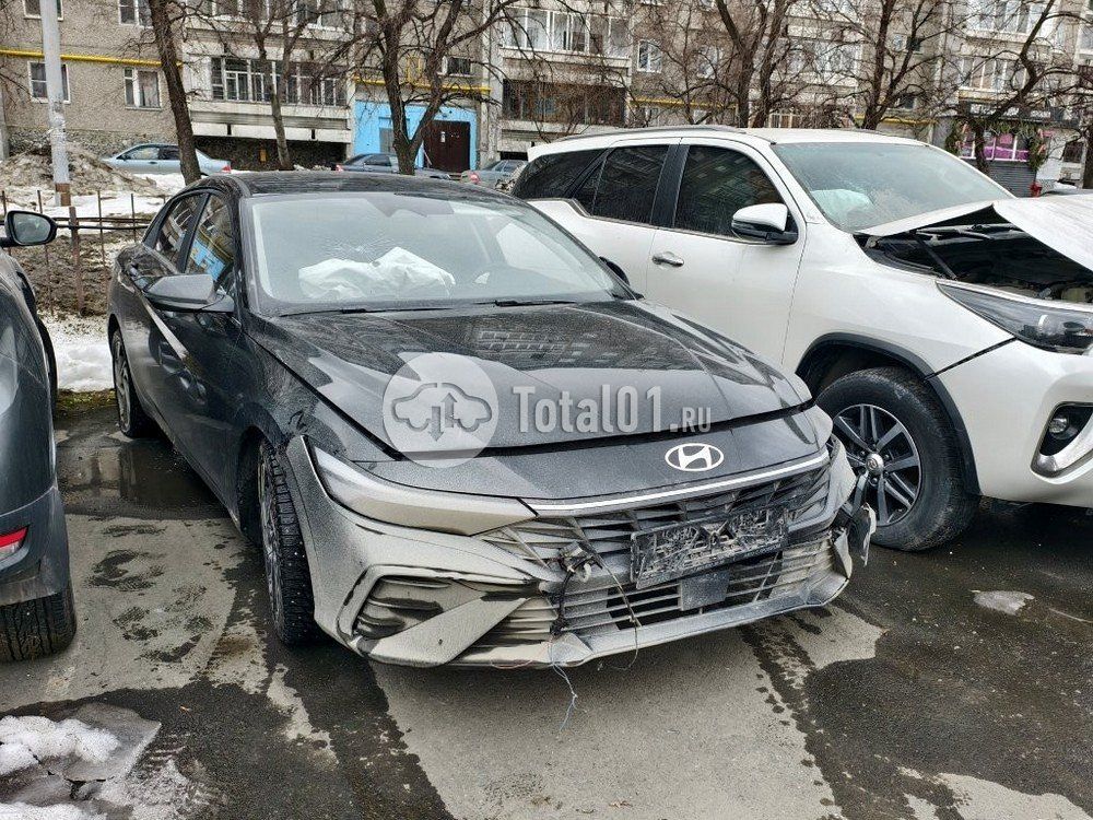 Фото Hyundai Elantra 2