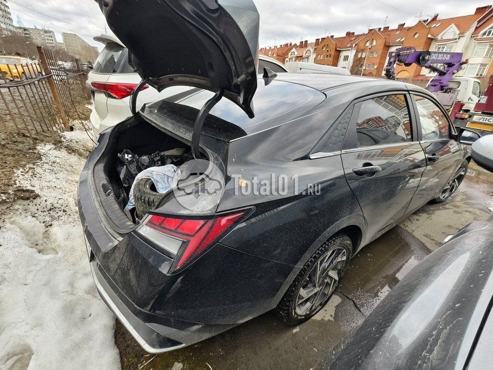 Фото Hyundai Elantra 24