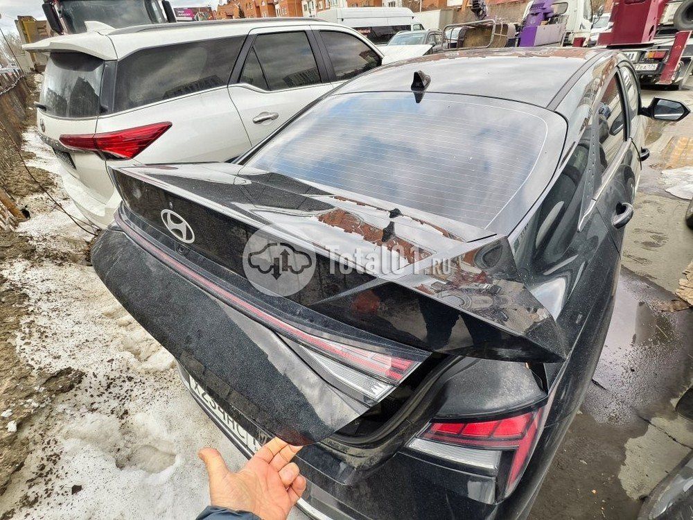 Фото Hyundai Elantra 26