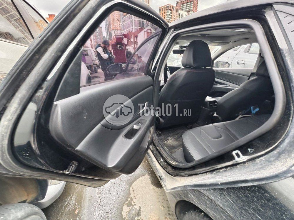 Фото Hyundai Elantra 40