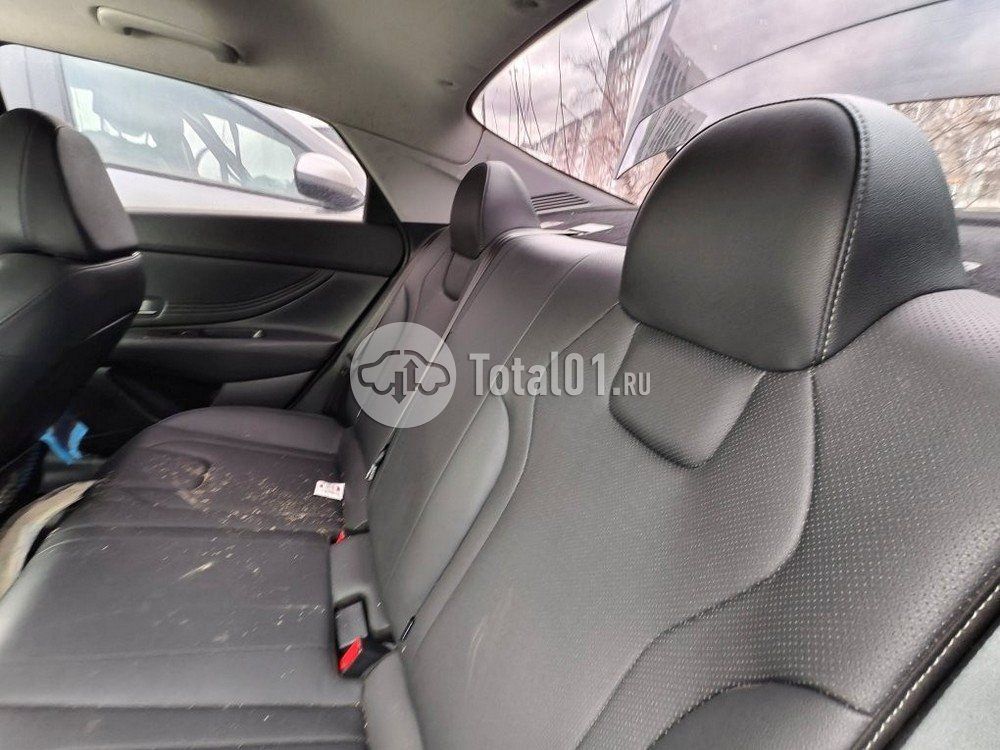 Фото Hyundai Elantra 42