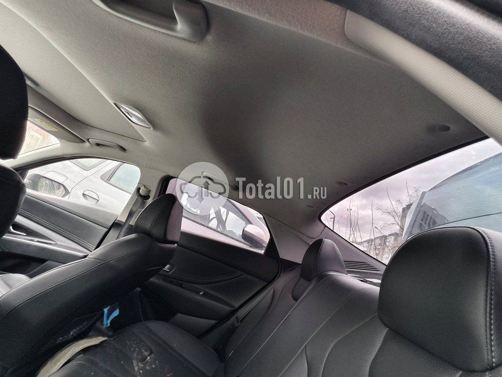 Фото Hyundai Elantra 46