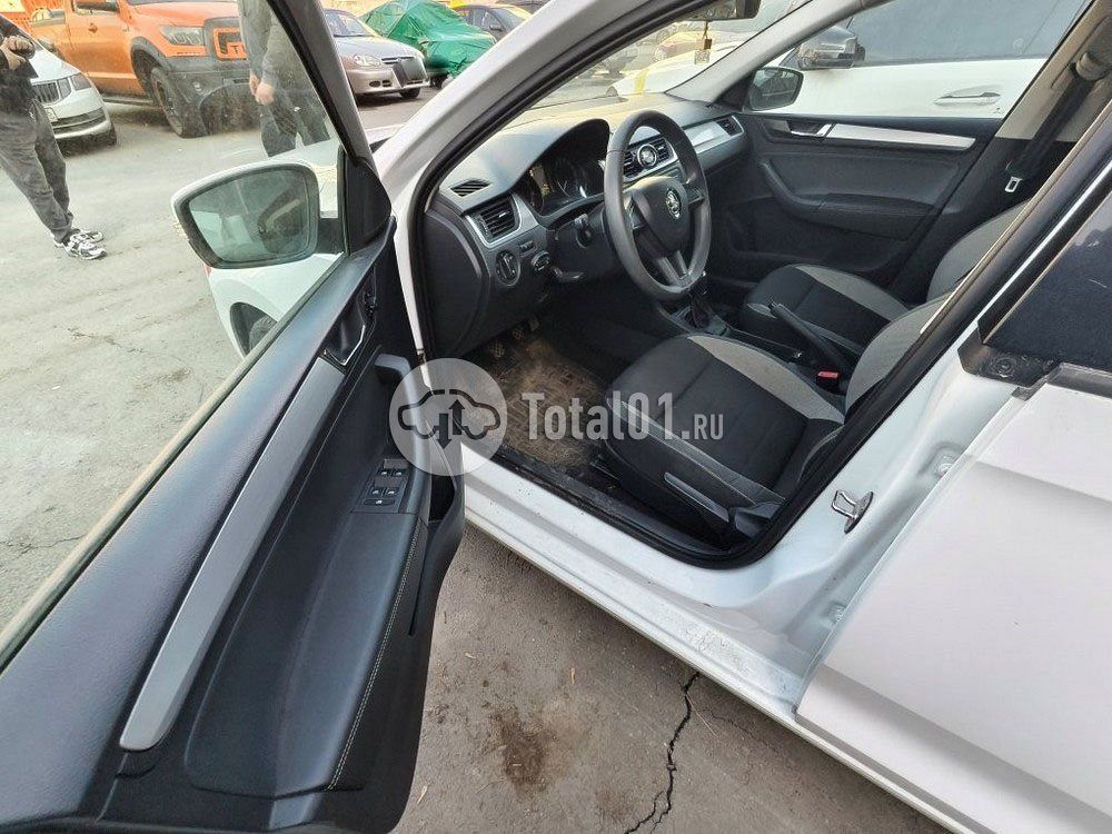 Фото Skoda Rapid 42
