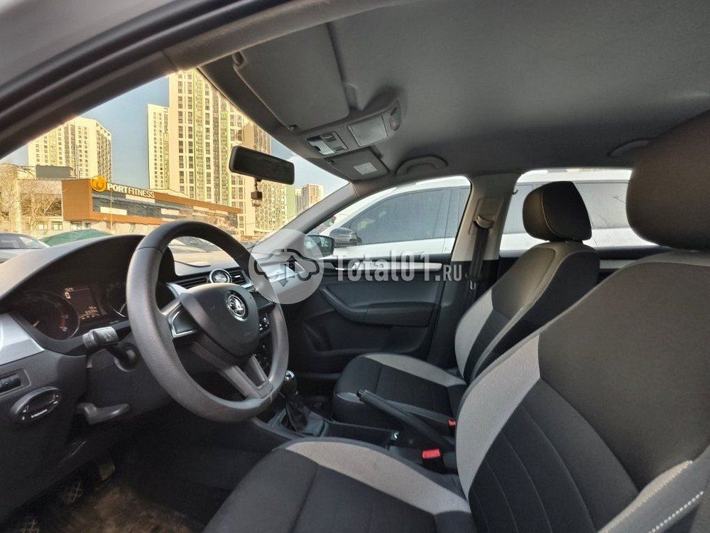 Фото Skoda Rapid 46
