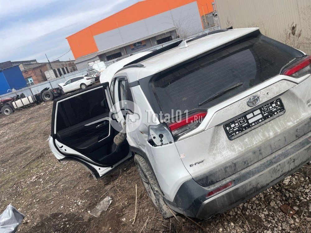Фото Toyota RAV4 24