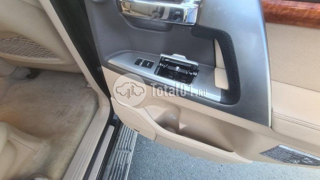 Фото Toyota Land Cruiser 148