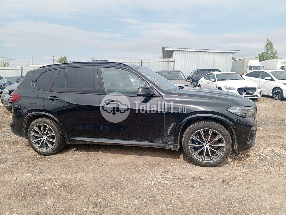 Фото BMW X5 8