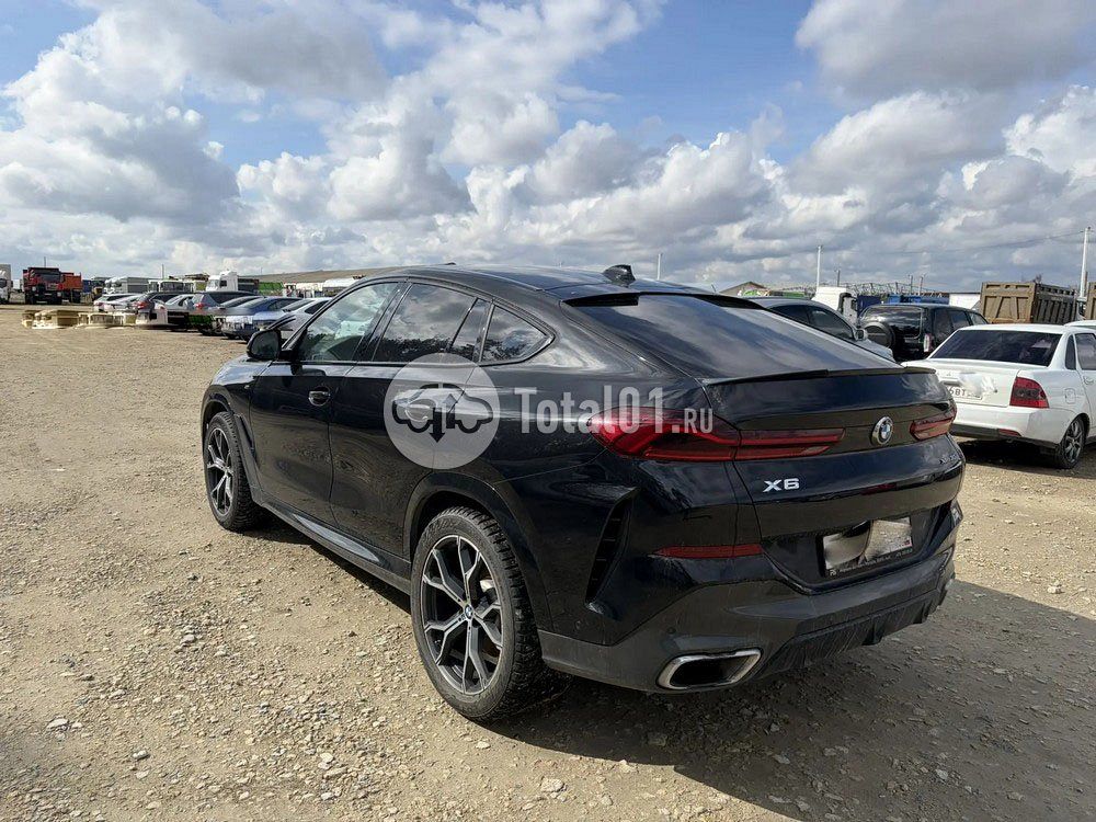 Фото BMW X6 12