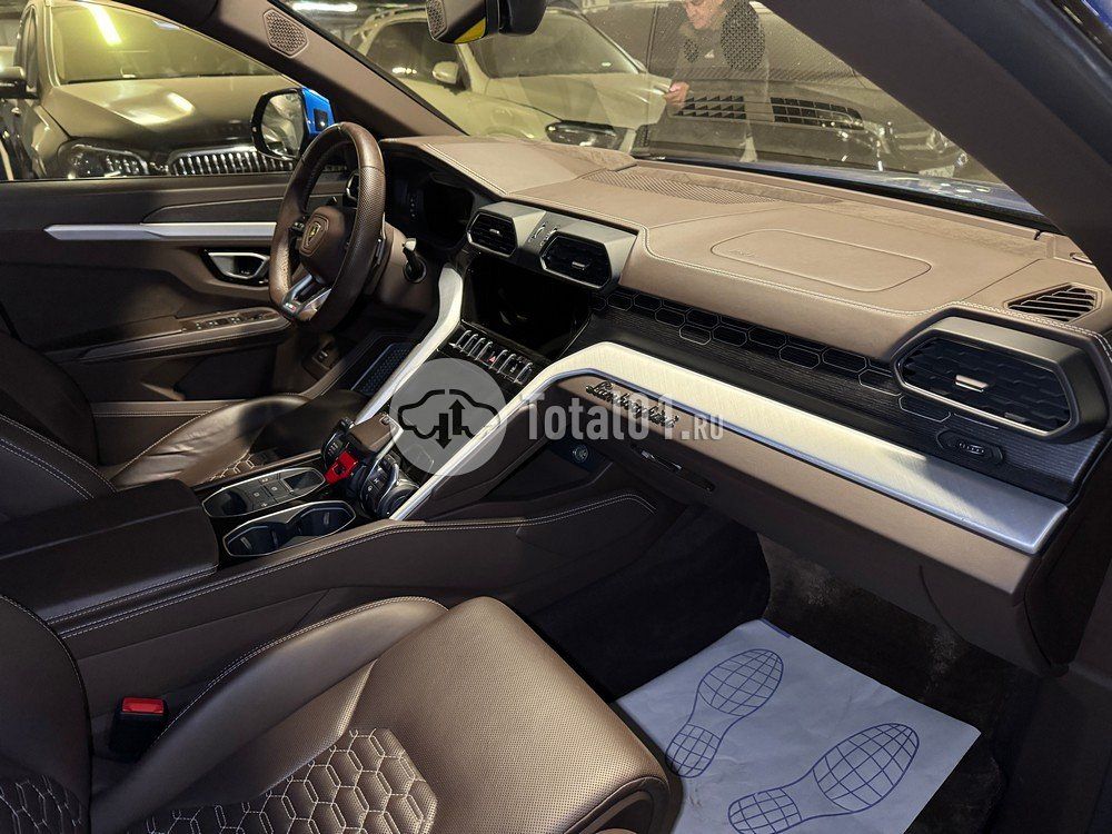 Фото Lamborghini Urus 28