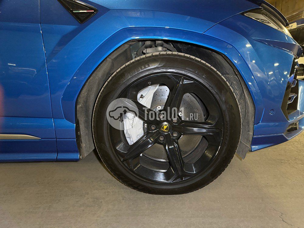 Фото Lamborghini Urus 30