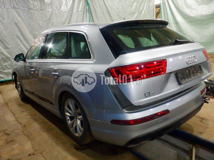 Фото Audi Q7 12
