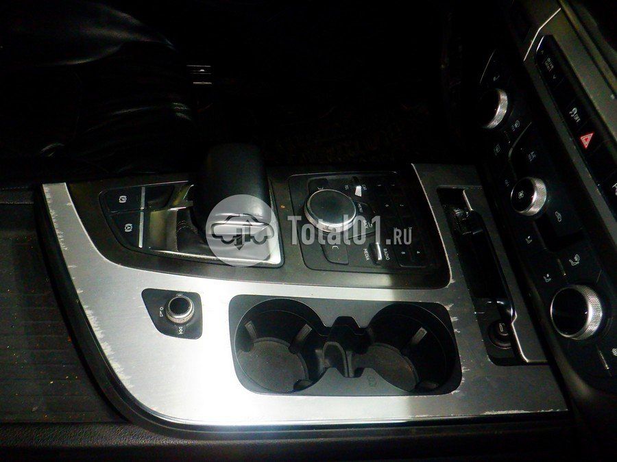 Фото Audi Q7 40