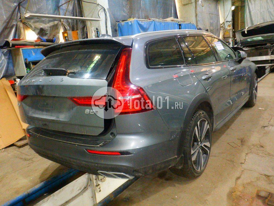 Фото Volvo V60 Cross Country 2