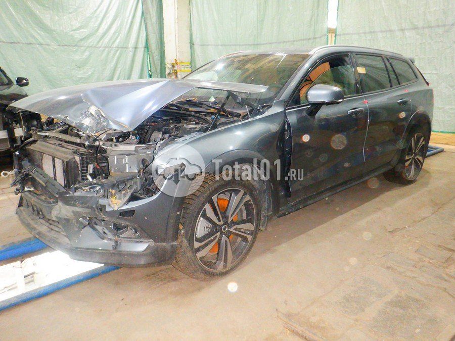 Фото Volvo V60 Cross Country 8