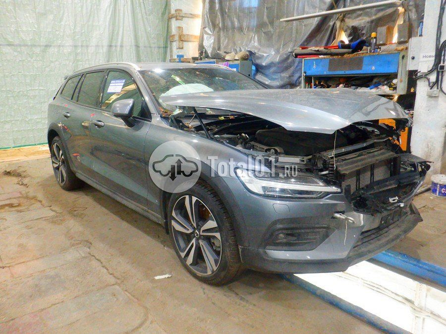 Фото Volvo V60 Cross Country 10