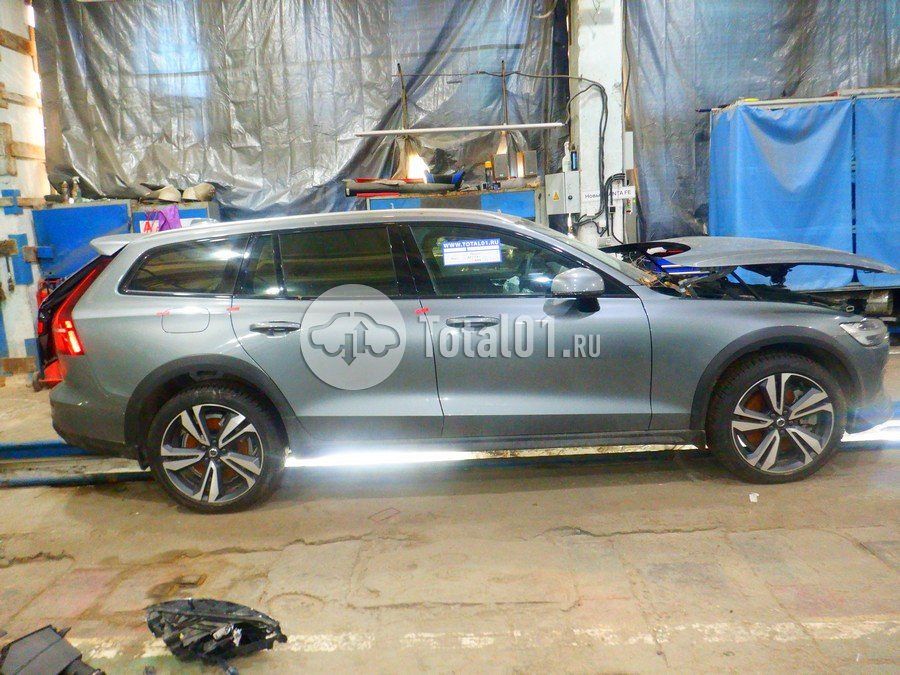 Фото Volvo V60 Cross Country 12