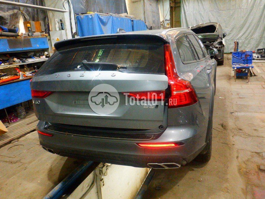 Фото Volvo V60 Cross Country 14