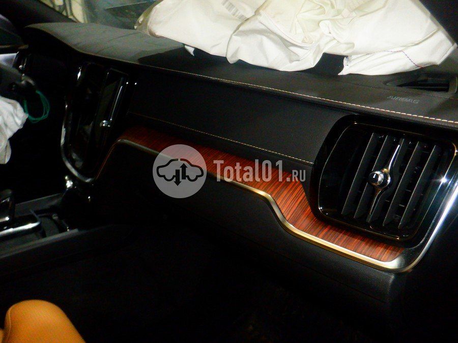 Фото Volvo V60 Cross Country 28