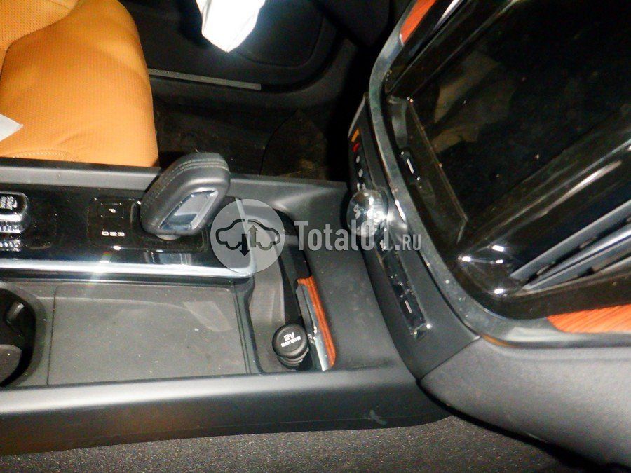 Фото Volvo V60 Cross Country 32