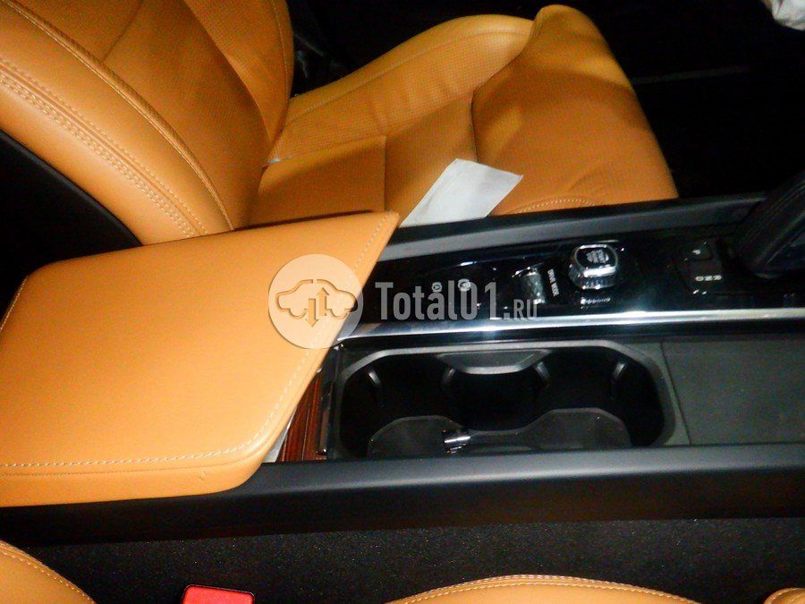 Фото Volvo V60 Cross Country 34
