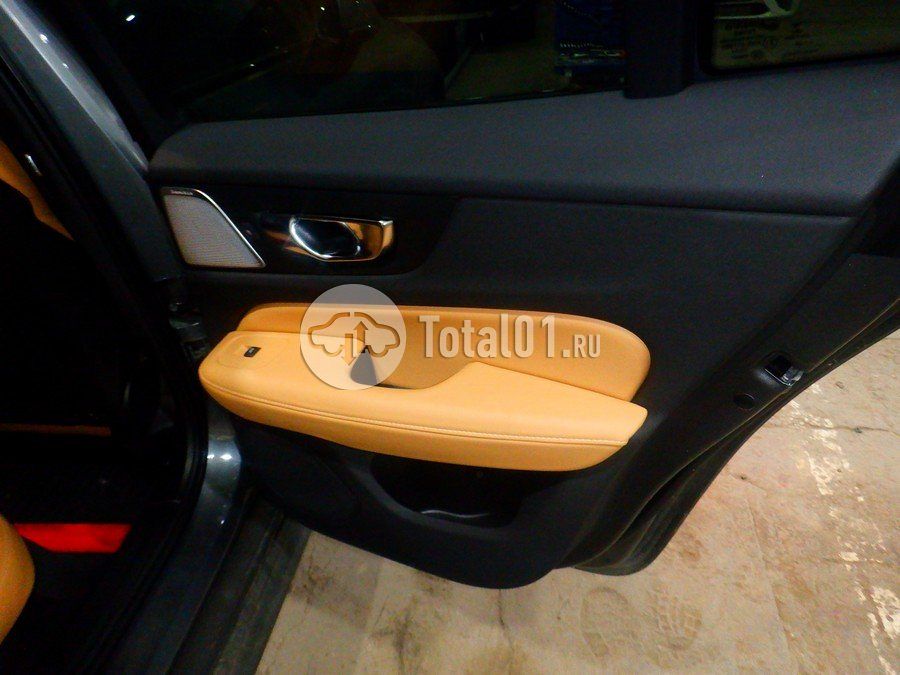 Фото Volvo V60 Cross Country 44