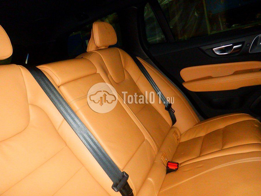 Фото Volvo V60 Cross Country 48