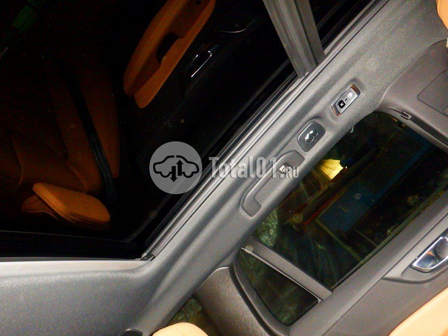 Фото Volvo V60 Cross Country 52