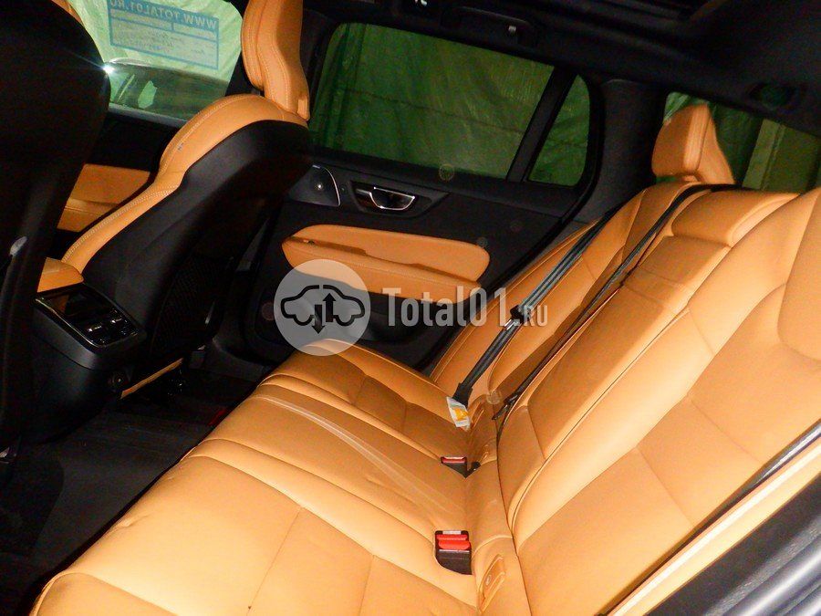 Фото Volvo V60 Cross Country 74
