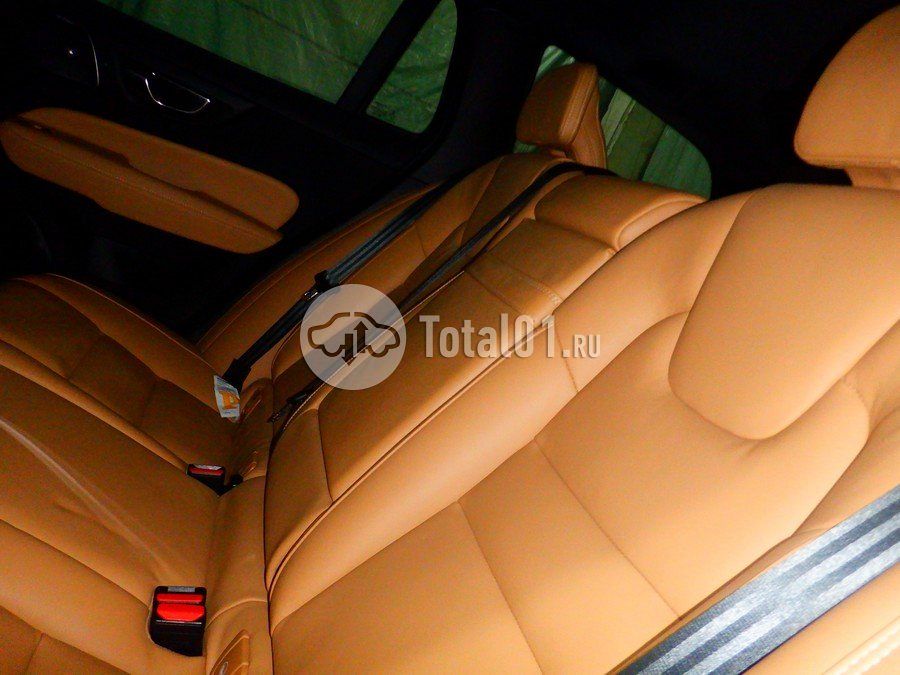 Фото Volvo V60 Cross Country 78