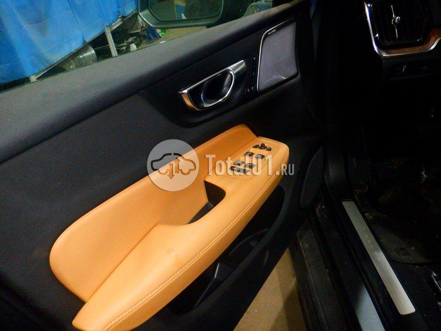 Фото Volvo V60 Cross Country 80