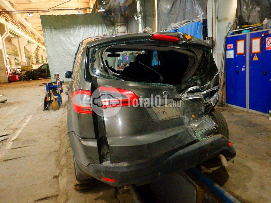 Фото Ford S-MAX 10