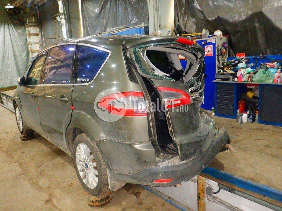 Фото Ford S-MAX 12